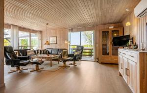 3 Bedroom Nice Home In Farsø