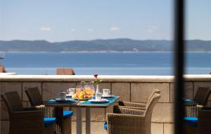 1 Bedroom Stunning Apartment In Brela