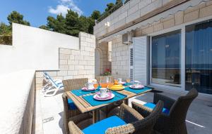 1 Bedroom Stunning Apartment In Brela