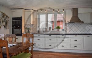 4 Bedroom Stunning Home In Åtvidaberg