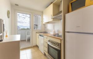 2 Bedroom Beautiful Apartment In Sucina