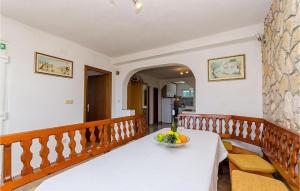 Amazing Home In Stari Grad