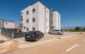 Awesome Apartment In Povljana With Wifi 