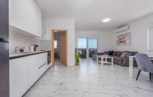 Awesome Apartment In Povljana With Wifi