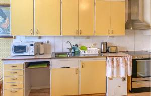 2 Bedroom Gorgeous Home In Färjestaden