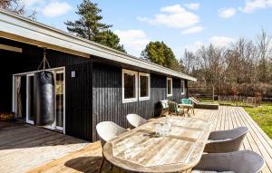 Gorgeous Home In Vejby With Wifi