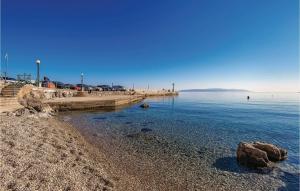 2 Bedroom Gorgeous Apartment In Lovran