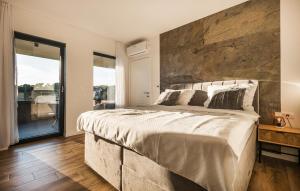 Cozy Home In Kastelir With Sauna 