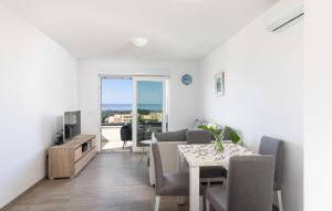 1 Bedroom Nice Apartment In Makarska