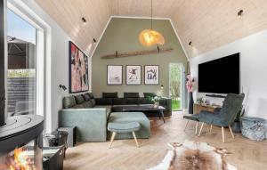 Lovely Home In Væggerløse With Sauna