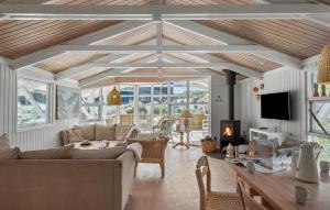 3 Bedroom Beautiful Home In Blokhus