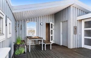 Stunning Home In Blokhus With Wifi