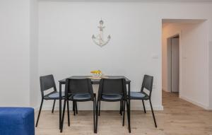 Stunning Apartment In Vir With Wifi