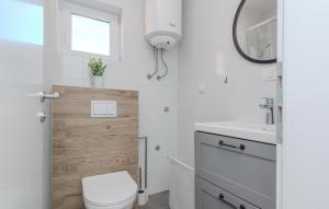 Stunning Apartment In Vir With Wifi