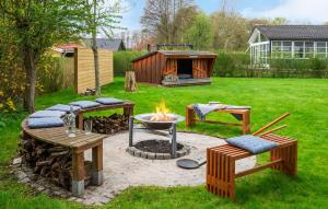 2 Bedroom Nice Home In Børkop