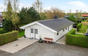 2 Bedroom Nice Home In Børkop