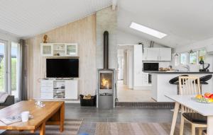 2 Bedroom Nice Home In Børkop