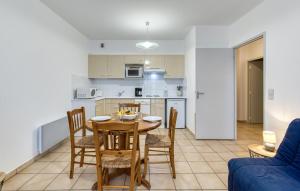 Cozy Apartment In Royan With Wifi