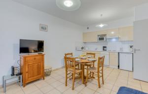 Cozy Apartment In Royan With Wifi