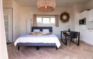 Beautiful Home In Vinkeveen With Sauna