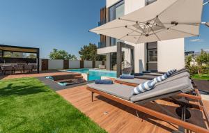 Gorgeous Villa In Novalja 