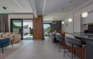 Gorgeous Villa In Novalja 