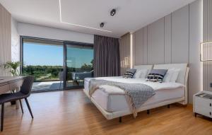 Gorgeous Villa In Novalja