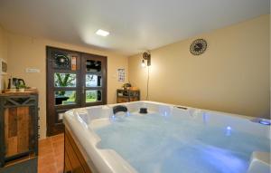 Lovely Home In Radoboj