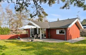 2 Bedroom Stunning Home In Knebel