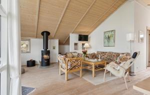 2 Bedroom Stunning Home In Knebel