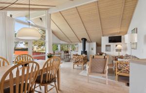 2 Bedroom Stunning Home In Knebel