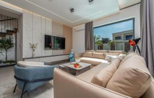 Gorgeous Villa In Novalja