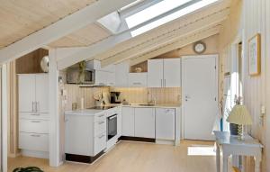 3 Bedroom Beautiful Home In Blokhus