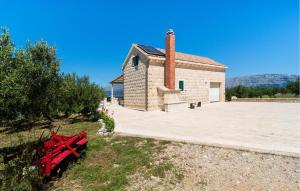 Amazing Home In Pucisca With Lake View