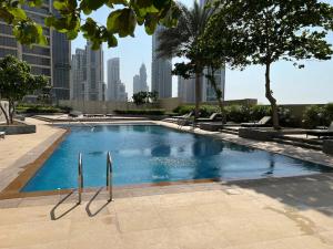 Elegant 1 Bedroom Apartment, The Lofts West Tower, Downtown Dubai By Al sarya Holiday Homes