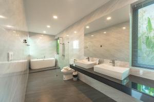 V193 Next-Door Villas 6BR 2 Pools For Group Vibe!