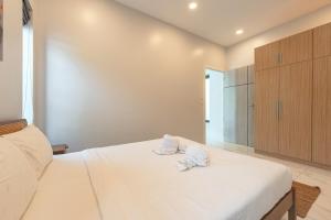 V193 Next-Door Villas 6BR 2 Pools For Group Vibe!