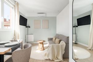 Arturo Soria Stays by Charming