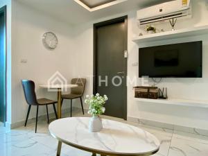 1-bedroom Arcadia Center Suites 824