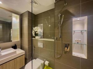 2 BDR in LIV - City Views & Modern Design