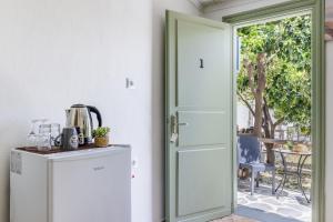 Lemon Trees Rooms II