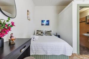 Lemon Trees Rooms II