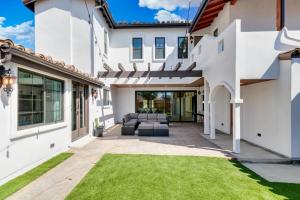 Luxury Oasis with Ping Pong, Firepit and Cozy Patio