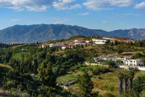3 bedroom, top floor with fantastic terraces, sea view and pools