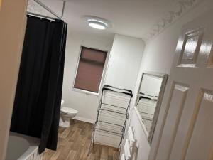 1-Guest Charm Home w Street Parking & WiFi & Party