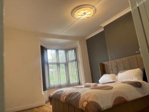 1-Guest Charm Home w Street Parking & WiFi & Party