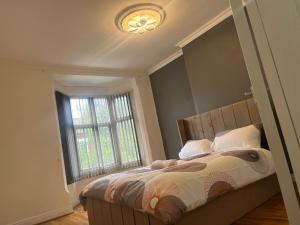 1-Guest Charm Home w Street Parking & WiFi & Party