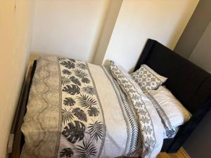 1-Guest Charm Home w Street Parking & WiFi & Party