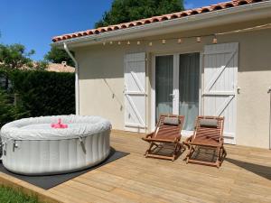 Maisons de vacances Modern family home with hot tub and garden : photos des chambres