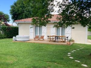 Maisons de vacances Modern family home with hot tub and garden : photos des chambres